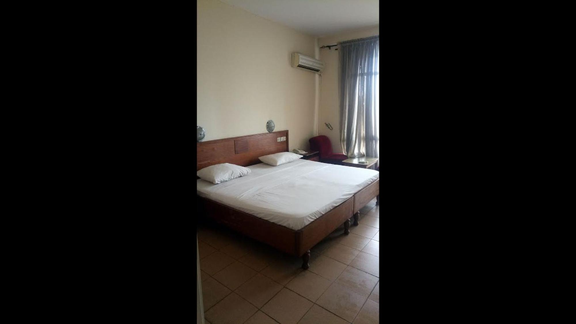 Room In Lodge - Premier Hotel-Ibadan Bagian luar foto